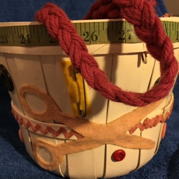 Vintage Hand-Crafted  Apple Basket Sewing Basket--Bundle Sale $5 - Picture 5 of 7